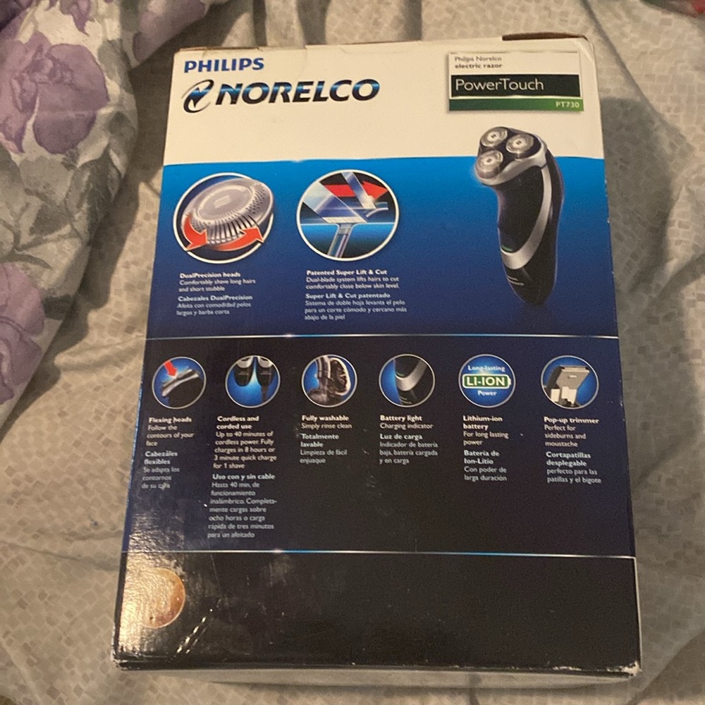 Philips Norelco PowerTouch Electric Razor - Picture 2 of 4